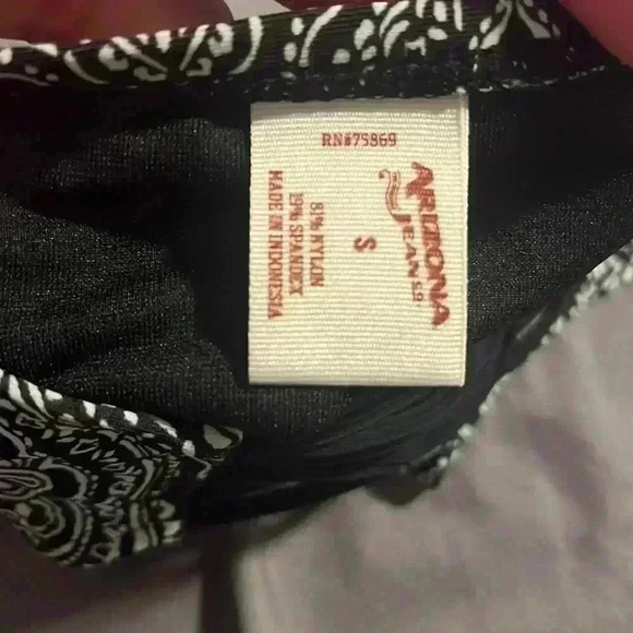 Black and White Bikini - Picture 3 of 4